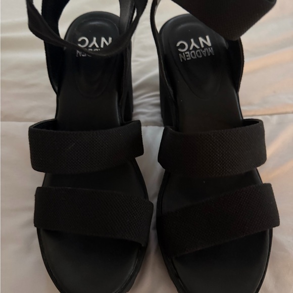 Steve Madden Black Chunky Heel Sandals - Picture 9 of 9